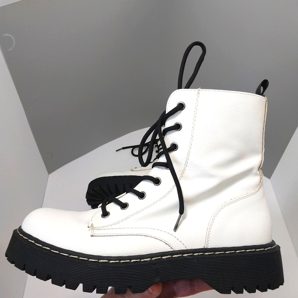 Sincerely Jules Harley Moto Boots, White, Size 9.5 - Picture 7 of 12